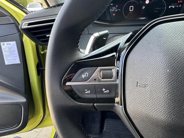Peugeot 208 Hybrid 110 PK Allure | Automaat | Slechts 15.400 KM Gereden | Navigatie | Camera | Parkeersensoren V+A | Stoelverwarming | LED Verlichting | 16" Lichtmetalen Velgen | Half Lederen Bekleding | Digitaal Dashboard | Cruise Control | Climate Control |