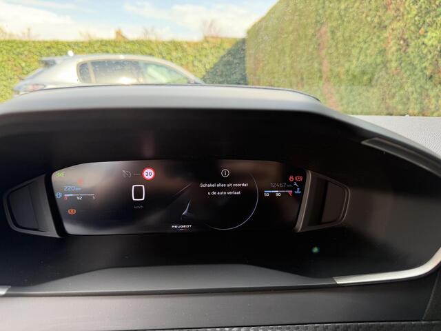 Peugeot 208 1.2 Turbo 100 PK Allure | Bouwjaar 2025 | Navigatie | 360 Graden Camera | LED Verlichting | Climate Control | Dode Hoek Detectie | Voor + Achter Parkeersensoren | 16" Lichtmetalen Velgen |