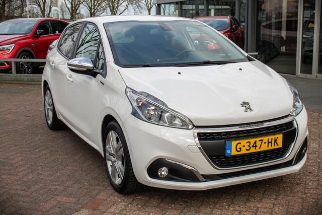 Peugeot 208 1.2 PureTech Signature | Handgeschakeld | Apple Carplay