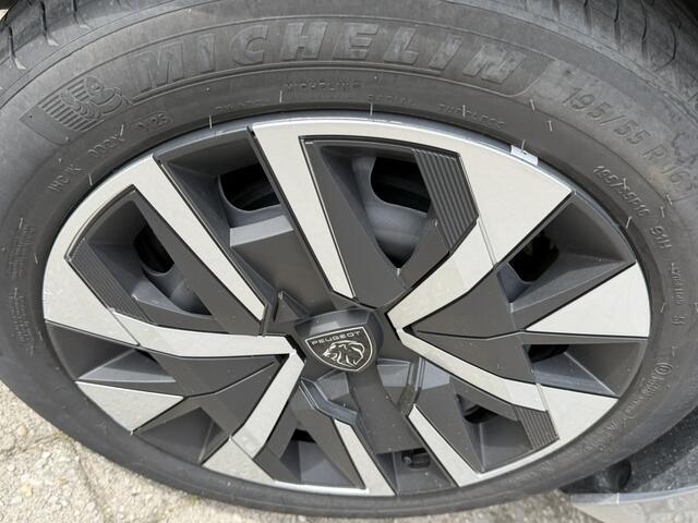 Peugeot 208 1.2 Hybrid 110 e-DCS6 Style * Automaat * * Navighatie & Spotify via Apple Carplay / Android Auto geheel dtaadloos * Airco * Cruise Control * Parkeersensoren * Vingerhoets; Vierde Generatie Eersteklas Service. Al meer dan 100 jaar een begrip in de Brabant