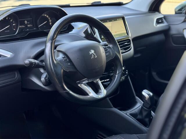 Peugeot 208 1.2 Puretech Allure NAVI PANO SFEER CARPLAY