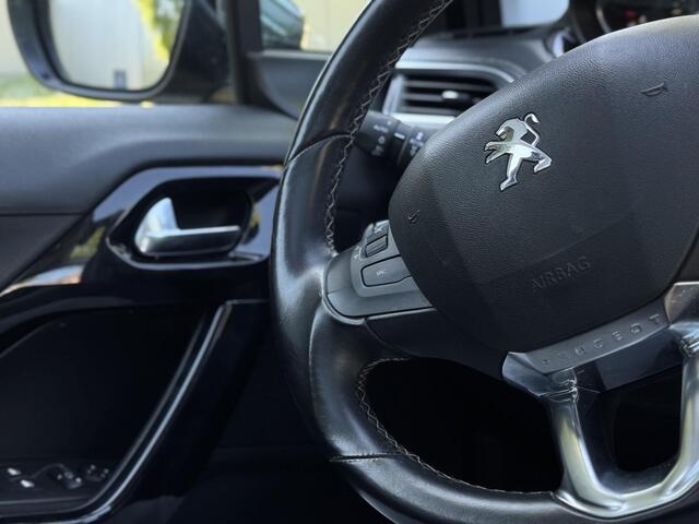 Peugeot 208 1.2 Puretech Allure NAVI PANO SFEER CARPLAY