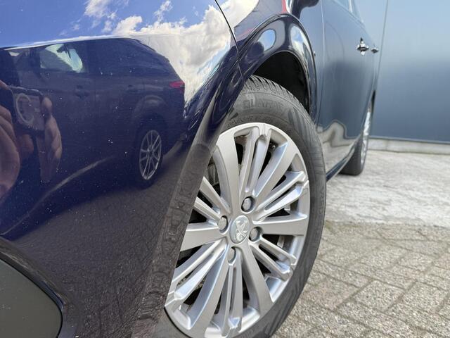 Peugeot 208 1.2 PureTech Blue Lease Executive - Navigatie - Climate Control - Trekhaak