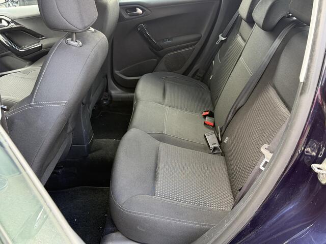 Peugeot 208 1.2 PureTech Blue Lease Executive - Navigatie - Climate Control - Trekhaak