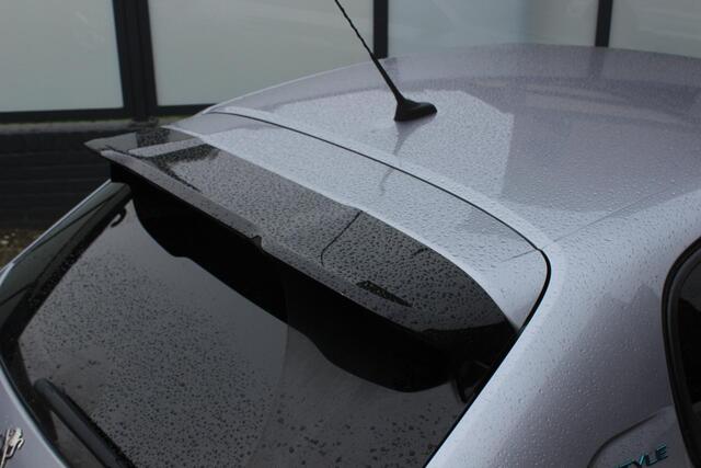 Peugeot 208 1.2 100pk Automaat Allure pack Navi, Camera, Cruise, DAB, Pdc, Led, Black Pack.