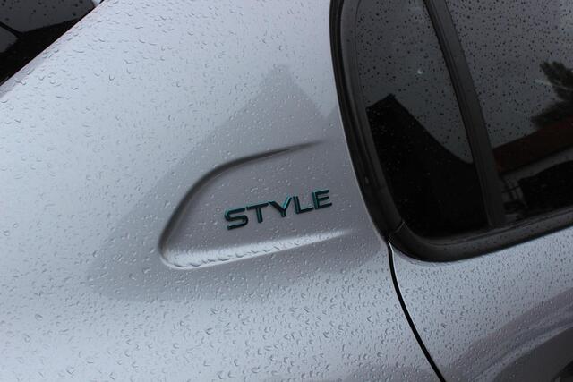 Peugeot 208 1.2 100pk Automaat Allure pack Navi, Camera, Cruise, DAB, Pdc, Led, Black Pack.