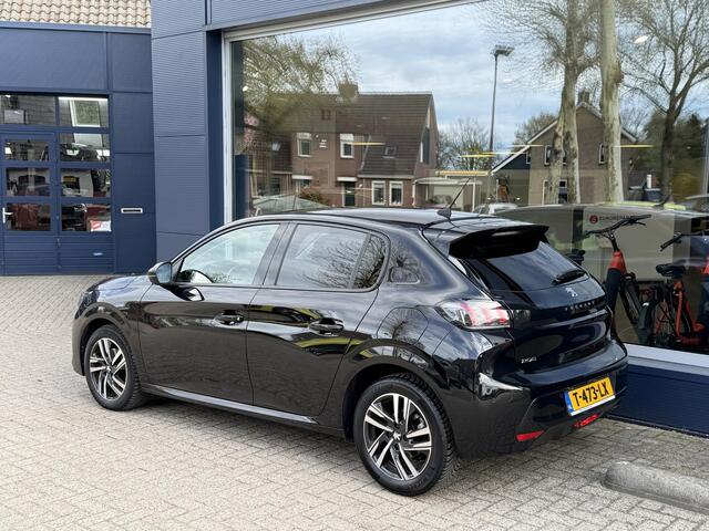 Peugeot 208 1.2 Turbo 100 PK Allure | Navigatie | All season banden | Keyless Entry/Start | Climate Control | Stoelverwarming | LED Verlichting | Camera | Parkeersensoren | Cruise Control | Lichtmetalen Velgen | Half Lederen Bekleding |