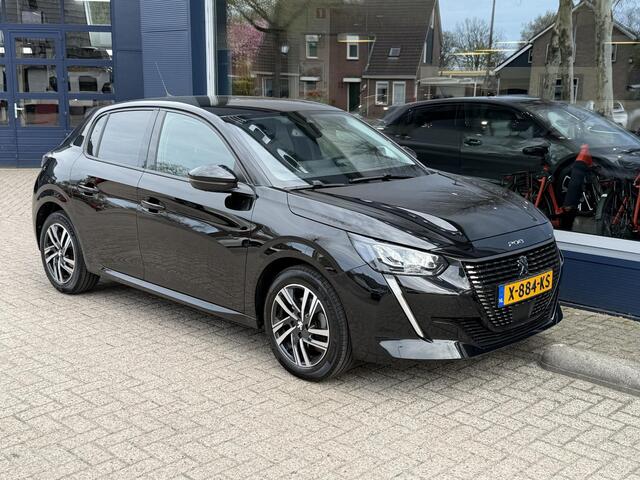 Peugeot 208 1.2 Turbo 100 PK Allure Pack | Zeer Complete Uitvoering | Slechts 20.773 KM | 1e Eigenaar | Keyless Entry | Camera | Adaptieve Cruise Control | Parkeersensoren | Navigatie via Telefoon | Stoelverwarming | Digitaal Dashboard | DAB+ Radio | Apple Carplay | 