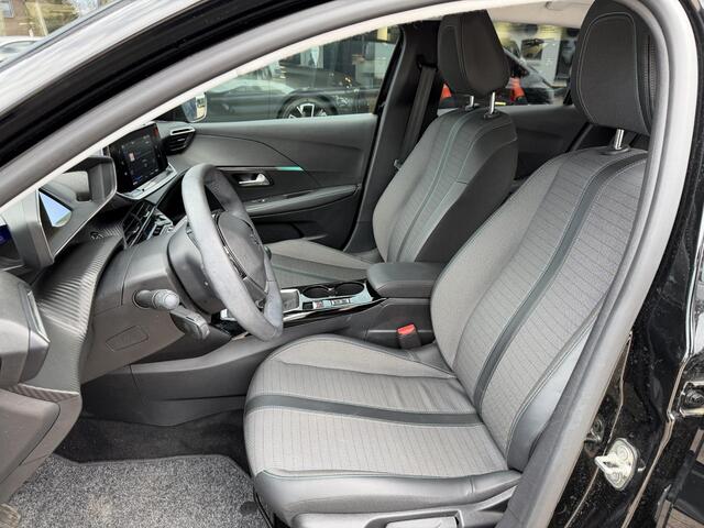 Peugeot 208 1.2 Turbo 100 PK Allure Pack | Zeer Complete Uitvoering | Slechts 20.773 KM | 1e Eigenaar | Keyless Entry | Camera | Adaptieve Cruise Control | Parkeersensoren | Navigatie via Telefoon | Stoelverwarming | Digitaal Dashboard | DAB+ Radio | Apple Carplay | 