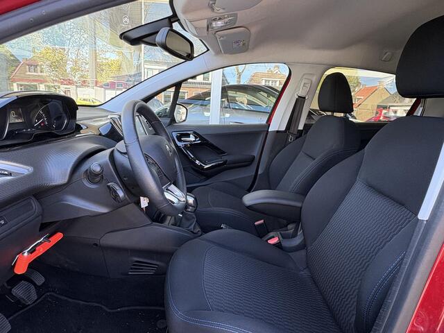Peugeot 208 1.2I 82pk Signature | Trekhaak | Navigatie | Cruise Control | Parkeersensoren | Apple Carplay/Android Auto | Airco