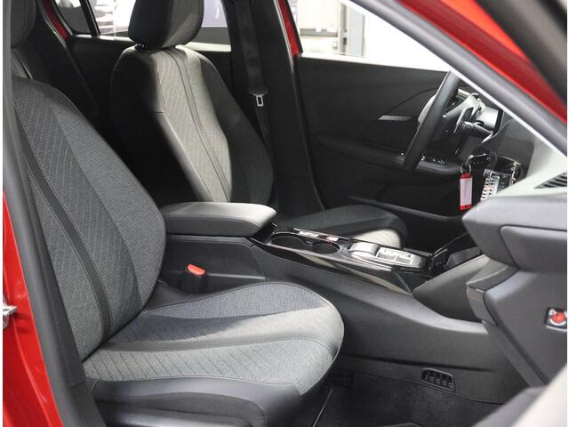 Peugeot 208 Hybrid 100PK e-DCS6 Allure | 1ste eigenaar | AppleCarplay/AndroidAuto | AUTOMAAT | Parkeersensoren | FULL LED | Navigatie | Lederen Stuurwiel | Climate Control | Cruise Control | 16" LMV | Isofix | Privacy Glass |
