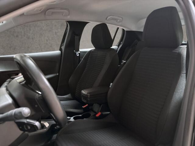 Peugeot 208 1.2 PureTech Deluxe (APPLE CARPLAY, GROOT NAVI, CRUISE, SPORTSTOELEN, LANE ASSIST, LEDER STUURWIEL, NIEUWSTAAT)