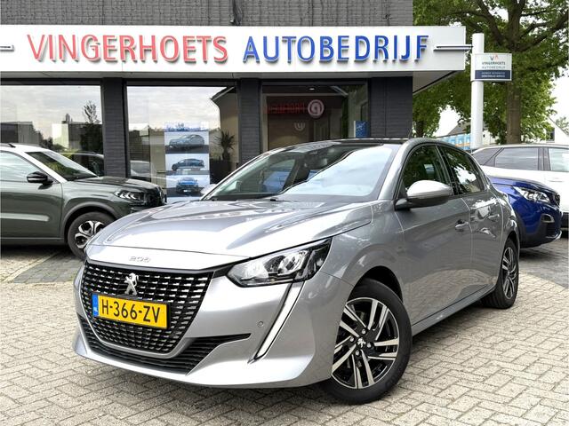 Peugeot 208 100 Pk Benzine ** Automaat ** Luxe Allure * Navigatie * Trekhaak * Panoramadak * 3-D Dashboard * Keyless Start Button * 1/2 Leder Interieur * L.M. Velgen * Vingerhoets; Vierde Generatie Eersteklas Service. Al meer dan 100 jaar een begrip in de Brabantse K