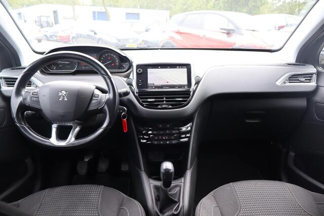 Peugeot 208 1.2 PureTech Allure | Cruise control | Climate control | Navigatie | PDC achter