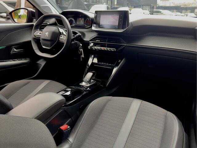 Peugeot 208 1.2 AUT8 ALLURE NAVI AIRCO APPLE-CARPLAY LED LMV PDC
