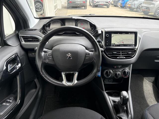 Peugeot 208 1.2 82pk Signature | Weinig kilometers | Navigatie | Cruise Control | Parkeersensoren | Privacy Glass | Lichtmetalen velgen