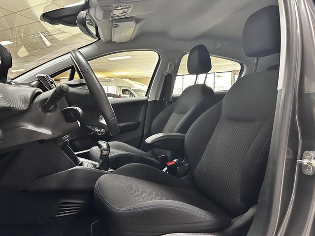 Peugeot 208 1.2 PureTech Signature/ Airco!/ Navi/ Bluetooth/Multi.LEDER.Stuur/ Elek.Pakket/ Isofix/ PDC achter/ Metallic Lak.