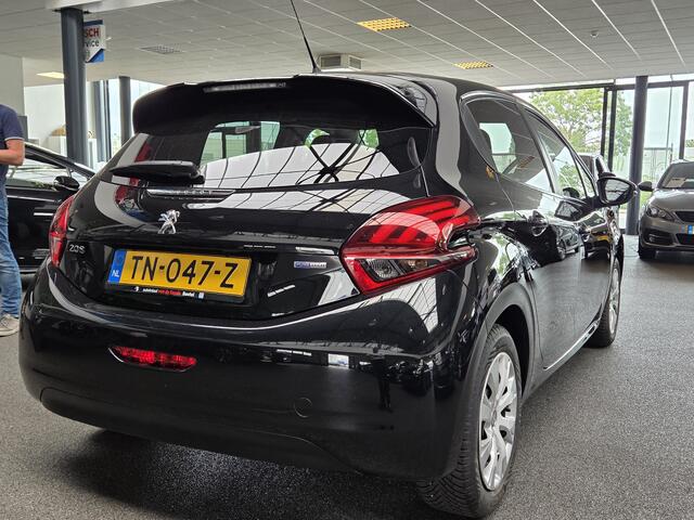 Peugeot 208 1.2 PureTech Blue Executive / Recent nieuwe D-riem en banden
