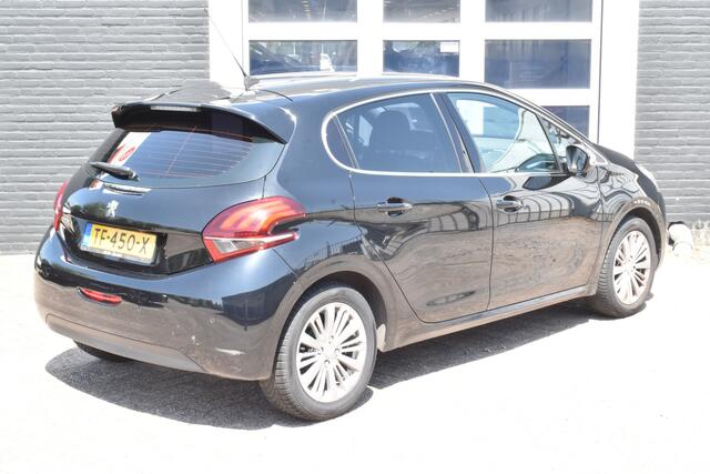 Peugeot 208 PureTech 82 Blue Lease Executive Navigatie | Airco | Parkeerhulp | LM Velgen |