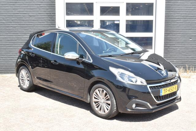 Peugeot 208 PureTech 82 Blue Lease Executive Navigatie | Airco | Parkeerhulp | LM Velgen |
