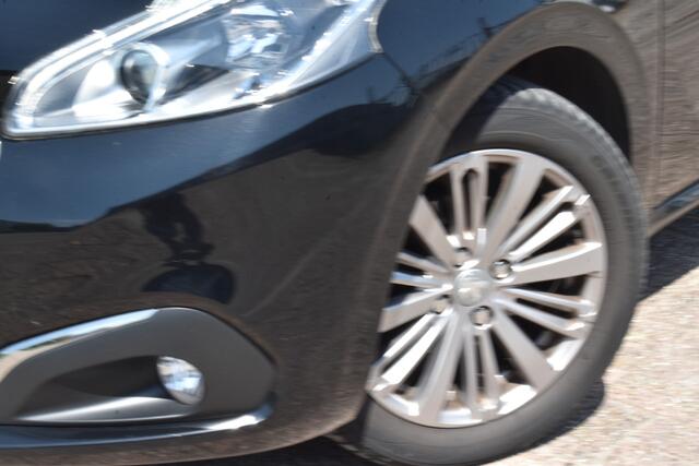 Peugeot 208 PureTech 82 Blue Lease Executive Navigatie | Airco | Parkeerhulp | LM Velgen |