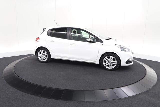 Peugeot 208 PureTech 82 Signature | Parkeersensoren | Apple Carplay | Navigatie