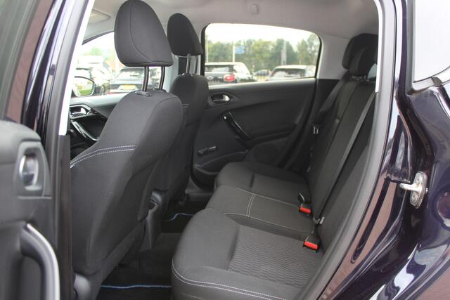 Peugeot 208 1.2 PureTech Blue Lease Executive / DISTR.RIEM VV / Navigatie / Parkeerhulp achter / 16'' / CarPlay / Cruise Control