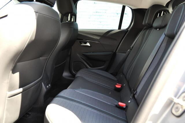 Peugeot 208 1.2 Allure 74Kw nav pdc v+a+cam