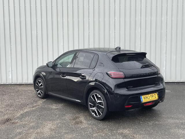 Peugeot 208 1.2 Hybrid 110 e-DCS6 GT | Panoramadak | Leder/Alcantara | Stoelverwarming | 360° camera | Dodehoek Detectie | Apple Carplay/Android Auto