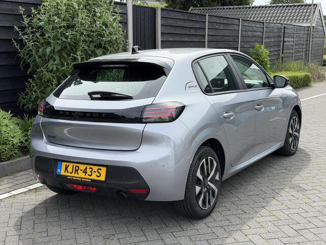 Peugeot 208 Style 1.2 PureTech 100PK Navigatie, Parkeersensoren Achter, Apple Carplay, Android Auto, DAB