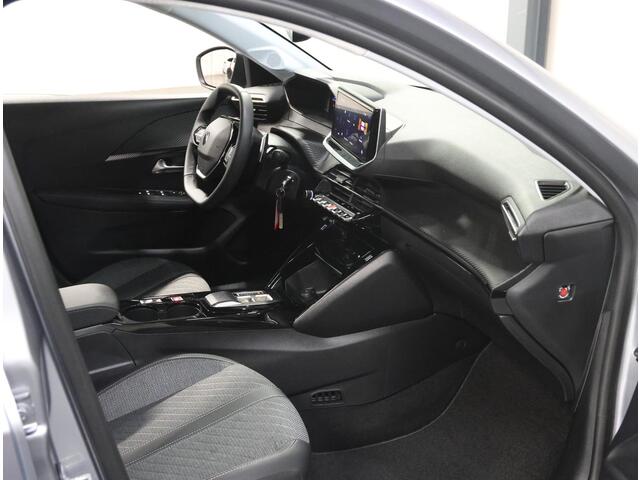 Peugeot 208 1.2 Hybrid 110PK e-DCS6 Allure | 1ste eigenaar | AppleCarplay/AndroidAuto | AUTOMAAT | Parkeersensoren | 360'Camera | FULL LED | Navigatie | Lederen Stuurwiel | Climate Control | Adaptief Cruise Control | 16" LMV | Isofix | Privacy Glass |