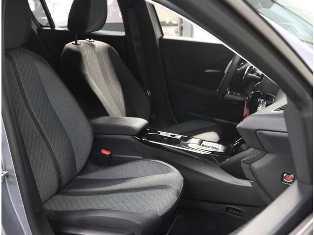 Peugeot 208 1.2 Hybrid 110PK e-DCS6 Allure | 1ste eigenaar | AppleCarplay/AndroidAuto | AUTOMAAT | Parkeersensoren | 360'Camera | FULL LED | Navigatie | Lederen Stuurwiel | Climate Control | Adaptief Cruise Control | 16" LMV | Isofix | Privacy Glass |