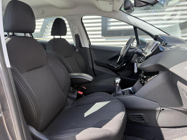 Peugeot 208 1.2 PureTech Blue Lease Executive 2e Eigenaar|Navi|Carplay|D-riem vv in 2025|Trekhaak|PDC|Clima|N.A.P|APK tot 02-2027