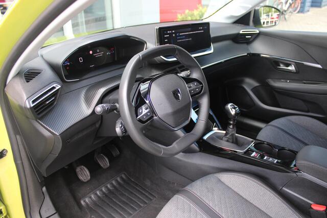 Peugeot 208 1.2 100PK ALLURE | PARKEERSENSOREN VOOR + ACHTER | DRAADLOZE APPLE CARPLAY/ANDROID AUTO | CRUISE CONTROL | DAB+ RADIO | CLIMATE CONTROL | LED KOPLAMPEN | LICHTMETALEN VELGEN 16" |