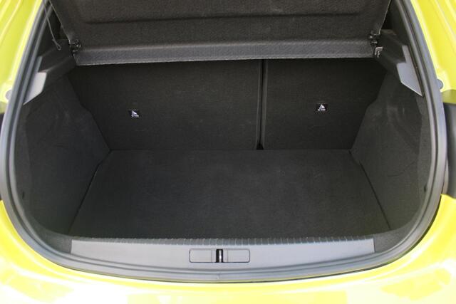 Peugeot 208 1.2 100PK ALLURE | PARKEERSENSOREN VOOR + ACHTER | DRAADLOZE APPLE CARPLAY/ANDROID AUTO | CRUISE CONTROL | DAB+ RADIO | CLIMATE CONTROL | LED KOPLAMPEN | LICHTMETALEN VELGEN 16" |