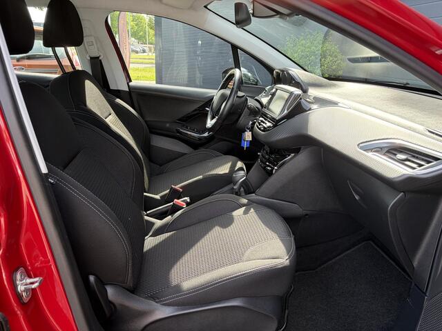 Peugeot 208 1.2 PureTech Allure 110pk,D-riem vv in 05-2026,Carplay,Navi,N.A.P,Lm velgen,Dealer Onderhouden,Clima,Cruise,Pdc,2e Eigenaar,Nieuwe Apk bij Aflevering