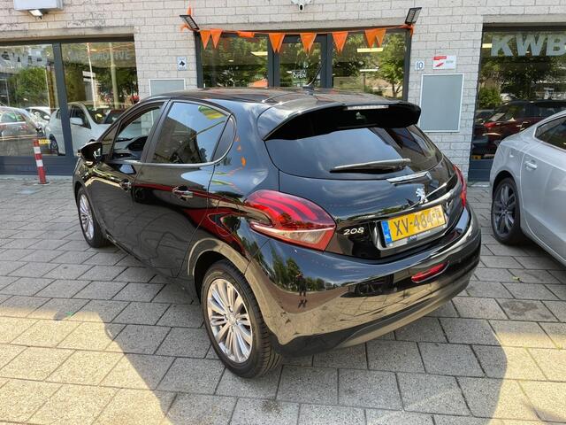 Peugeot 208 1.2 Signature Navi 4x Nw banden Distri VV