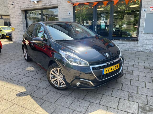 Peugeot 208 1.2 Signature Navi 4x Nw banden Distri VV
