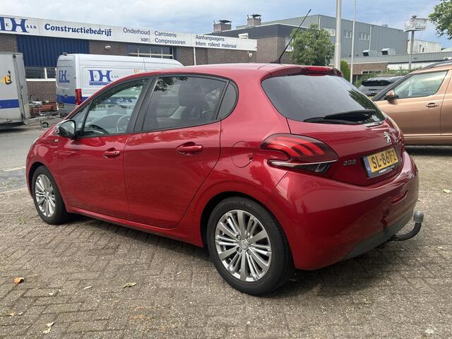 Peugeot 208 1.2 PT Blue Lease