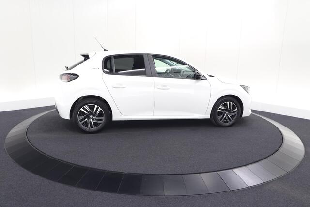Peugeot 208 1.2 PureTech Style | Parkeersensoren | Navigatie | Apple Carplay