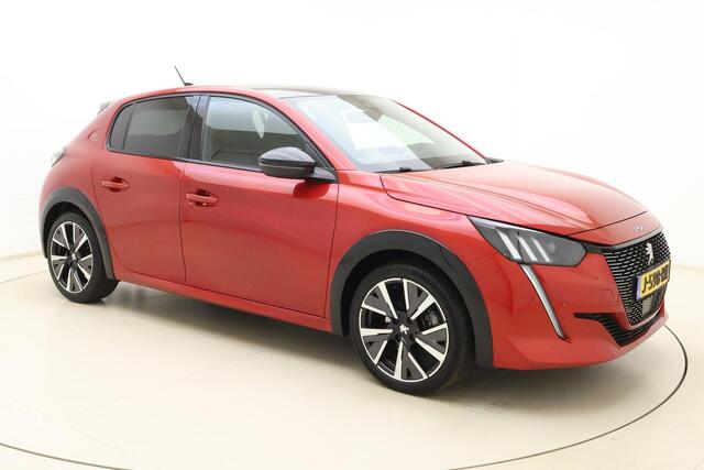 Peugeot 208 1.2 PureTech GT-Line | 100PK | Trekhaak | Achteruitrijcamera | Cruise control | Airco | Climate control | Interieurverlichting | Navigatie | Sportstuurwiel | DAB+