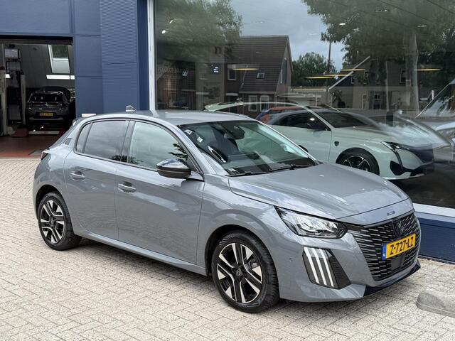 Peugeot 208 1.2 Turbo 100 PK Allure | Navigatie via Telefoon | All Season banden | 360 Graden Camera | LED Verlichting | Climate Control | Dode Hoek Detectie | Voor + Achter Parkeersensoren | 16" Lichtmetalen Velgen |