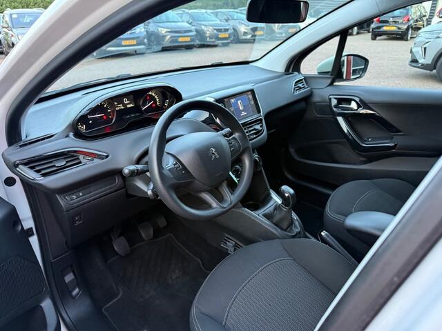 Peugeot 208 1.2 PURET. BLUE LION Orig. NL/Cruise Control/Airco/Navigatie/Trekhaak