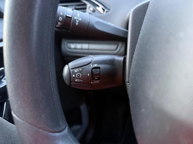 Peugeot 208 1.2 PURET. BLUE LION Orig. NL/Cruise Control/Airco/Navigatie/Trekhaak