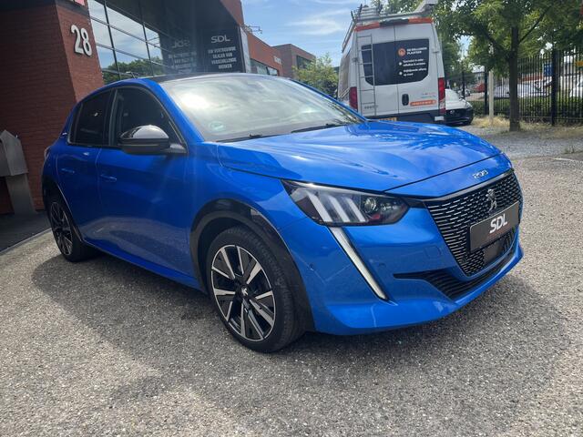 Peugeot 208 1.2 PureTech GT Pack // AFN. TREKHAAK // DODEHOEK // ADAPT. CRUISE // LEDER// ELEK. STOEL // CAMERA // STOELVERWARMING // NAVI+CARPLAY //