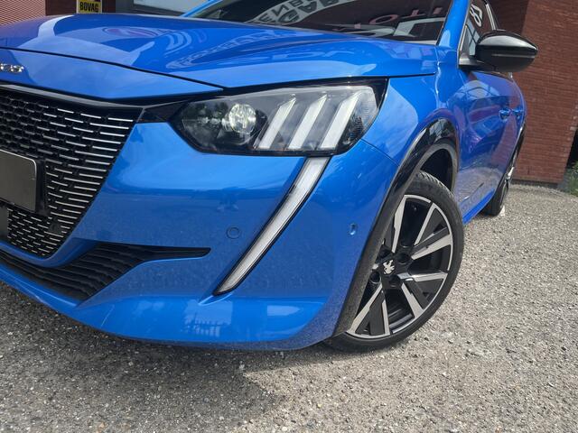 Peugeot 208 1.2 PureTech GT Pack // AFN. TREKHAAK // DODEHOEK // ADAPT. CRUISE // LEDER// ELEK. STOEL // CAMERA // STOELVERWARMING // NAVI+CARPLAY //