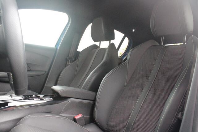 Peugeot 208 1.2 Hybrid 145PK AUTOMAAT GT | NAVIGATIE | DRAADLOZE APPLE CARPLAY/ANDROID AUTO | CAMERA VOOR + ACHTER | FULL LED KOPLAMPEN | LICHTMETALEN VELGEN 17" | DODEHOEK DETECTIE | DRAADLOZE TELEFOONLADER | KEYLESS ENTRY/START | DAB+ RADIO | ADAPTIVE CRUISE CONTRO