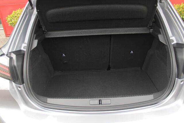Peugeot 208 1.2 Hybrid 145PK AUTOMAAT GT | CAMERA VOOR + ACHTER | NAVIGATIE | DRAADLOZE APPLE CARPLAY/ANDROID AUTO | FULL LED KOPLAMPEN | LICHTMETALEN VELGEN 17" | DODEHOEK DETECTIE | DRAADLOZE TELEFOONLADER | KEYLESS ENTRY/START | DAB+ RADIO | ADAPTIVE CRUISE CONTRO