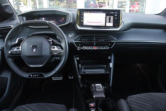 Peugeot 208 1.2 Hybrid 145PK AUTOMAAT GT PACK | ELEKTRISCH BEDIENBARE BESTUURDERSSTOEL MET MASSAGE FUNCTIE | ALCANTARA BEKLEDING | STOEL VERWARMING | CRUISE CONTROL | DAB+ RADIO | APPLE CARPLAY/ANDROID AUTO | FULL LED KOPLAMPEN | KEYLESS ENTRY/START | 17" LICHTMETALE