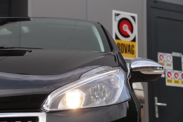 Peugeot 208 1.2 PureTech Allure, Carplay, Cruise, Navi, Parkeerhulp